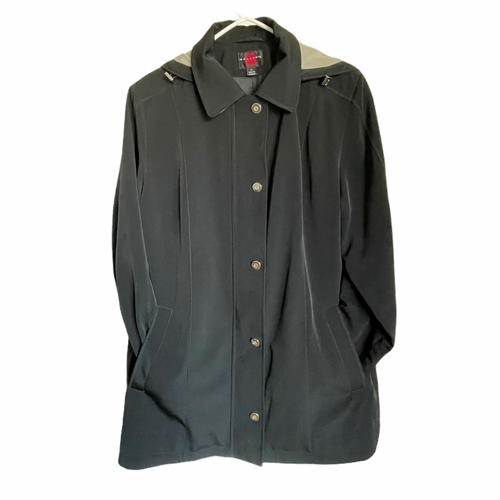 Gallery Water resistance Coat w/contrasting hood